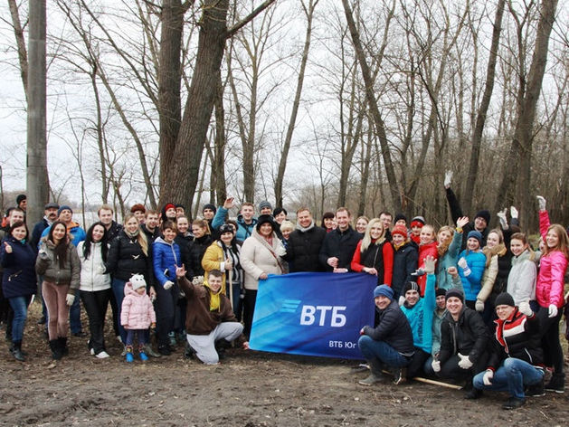 Сотрудники ВТБ приняли активное участие в первом в 2018 году общегородском субботнике